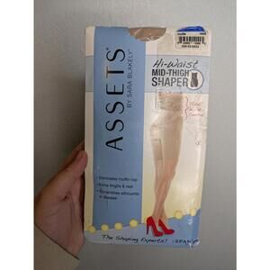 Assets by Sara Blakely Hi-Waist Mid-Thigh Shaper Nude Size 4